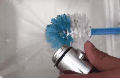 马桶又黄又脏很难清理应该怎么办,马桶有黄渍和异味如何清洗