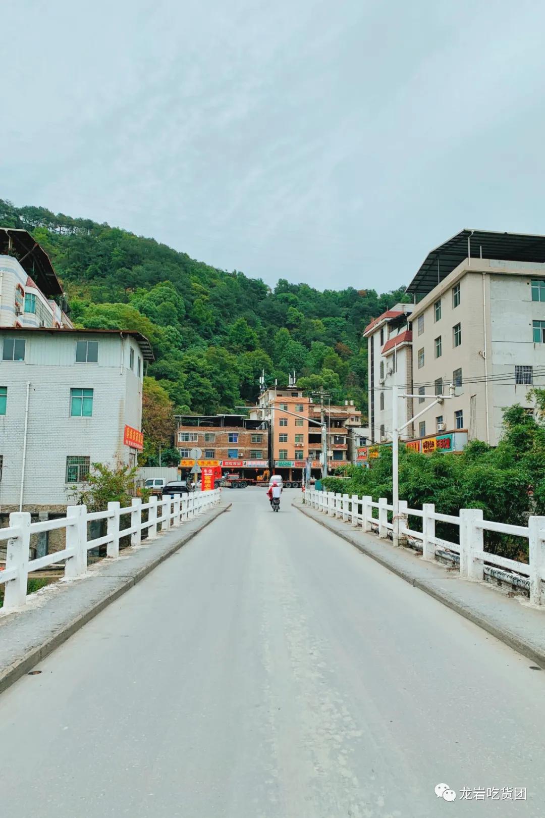 走吧，去龙门镇，吃上一整天