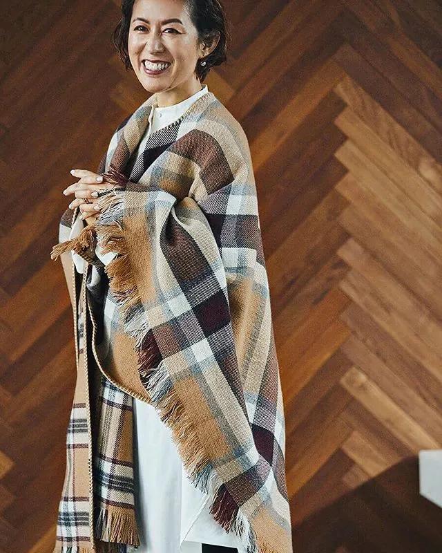 看这位45+日本博主的时尚穿搭，有一种由内而外散发的自信张扬