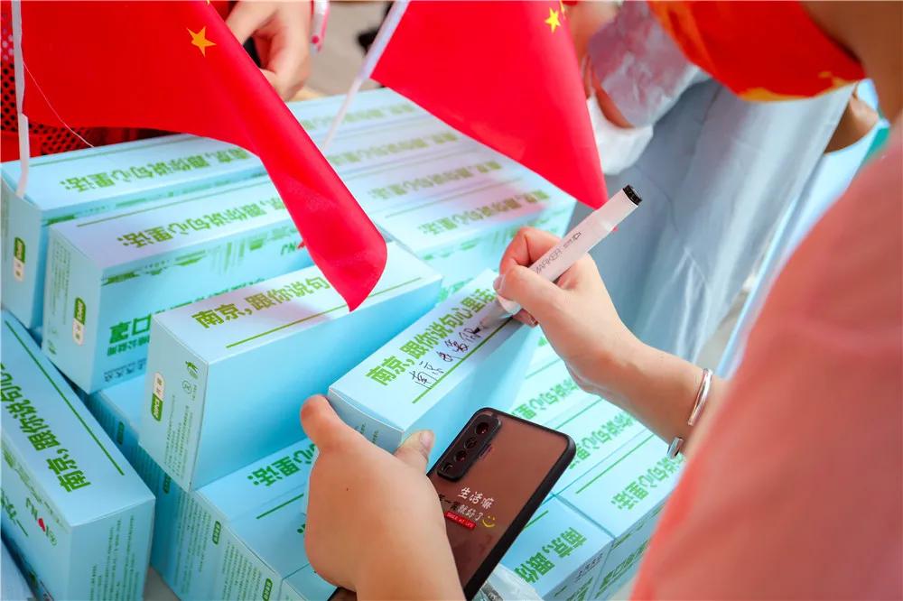 这个国庆节，上汽大众ID.家族用志愿红表达心中热爱