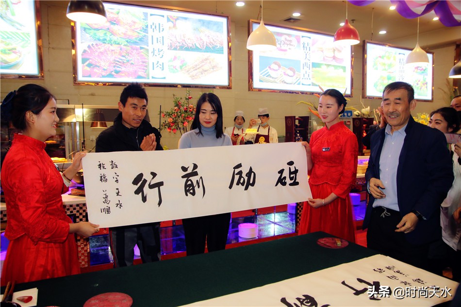 天水“轮胎哥”出发*藏西**，金龙大酒店携媒体、粉丝送上祝愿