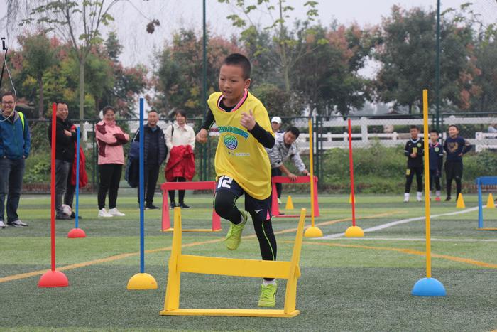 在孩子心中种下一颗美好的种子,在孩子们心中播种红色种子