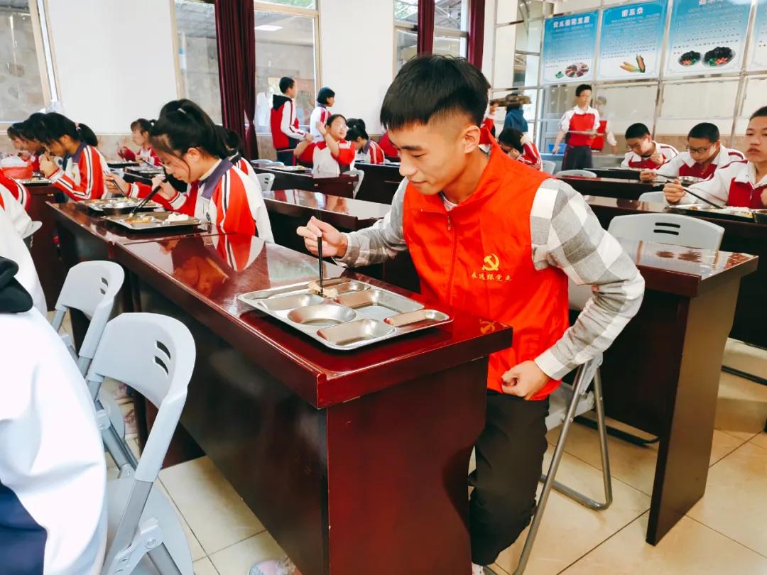 一粥一饭，当思来之不易——连江兴海学校“文明用餐，光盘行动”