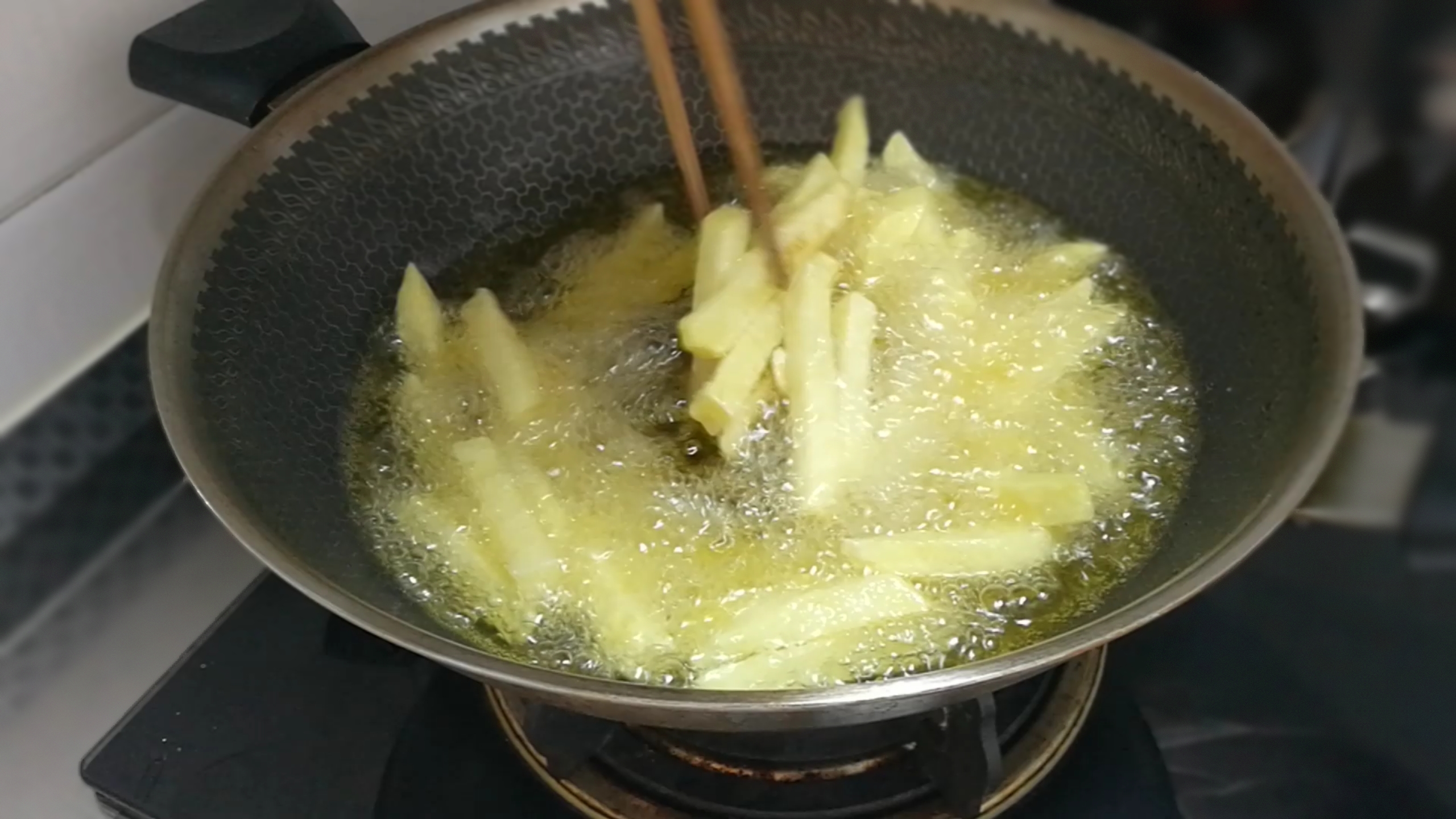 炸薯条怎么炸又酥又香又脆,炸薯条又脆又香的方法