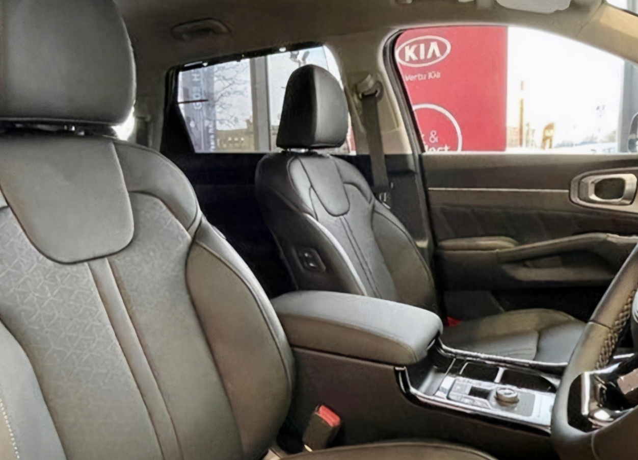 韩系“大七座”索兰托来袭,1.6T+四驱,空间媲美丰田汉兰达