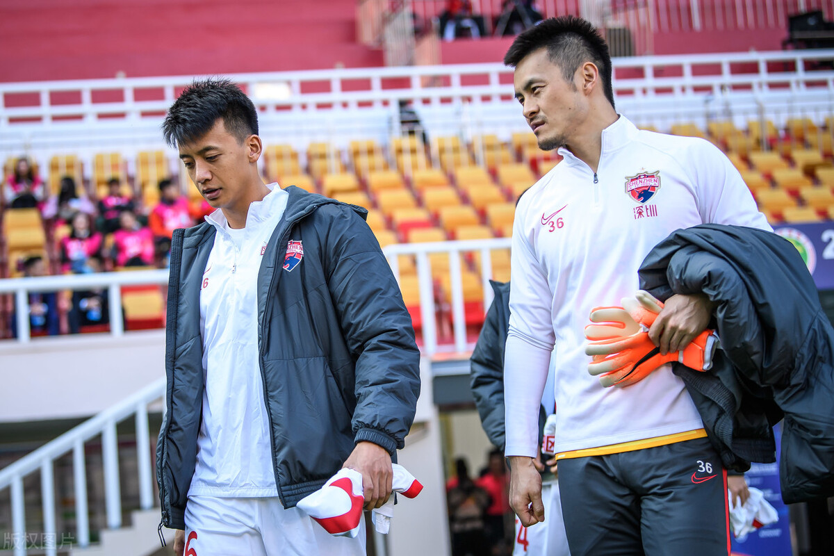 大清洗！恒大深足联手处理30名球员，一队后防告急一队四外援离队