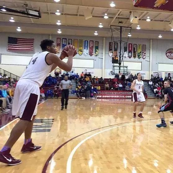 这所毗邻美国常青藤名校的中学，为何备受中国学生推崇？