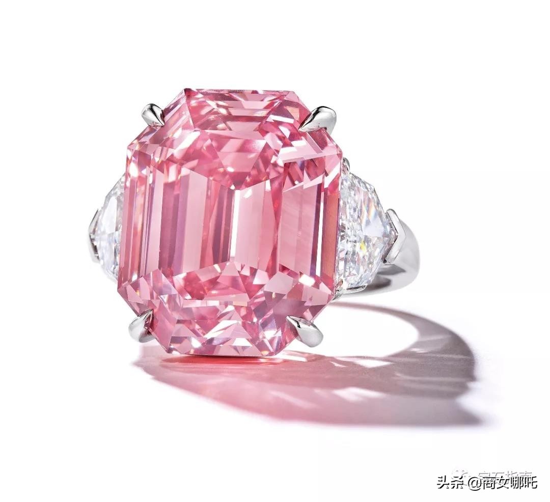 天然翡翠项链拍出2.14港元,香港翡翠4888克拉项链拍卖