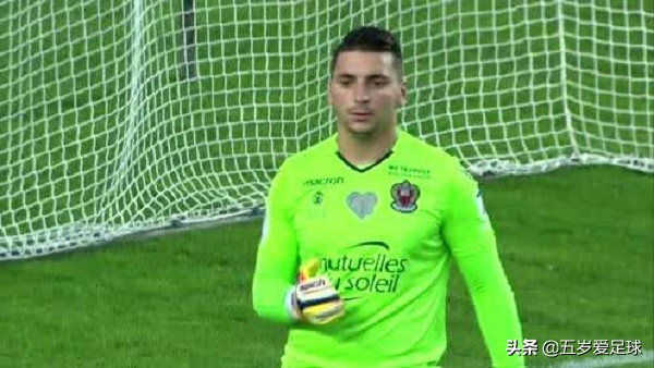 布冯大巴黎射门集锦,大巴黎门将纳瓦斯扑救