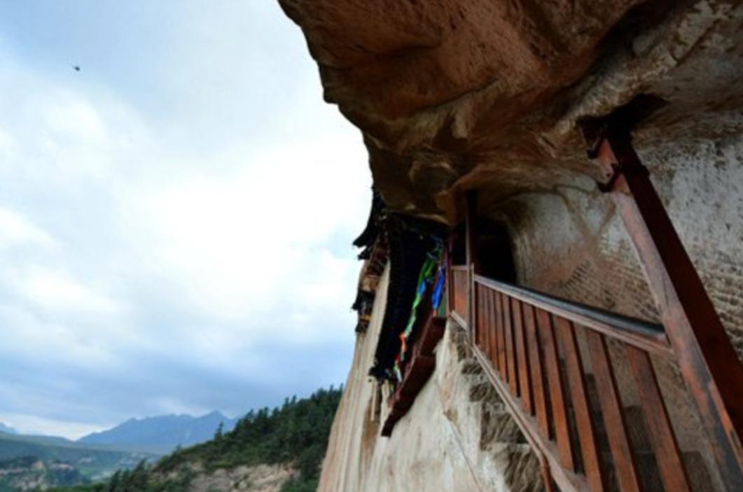 马蹄寺石窟被称为中国石窟之祖,金塔寺石窟和马蹄寺石窟