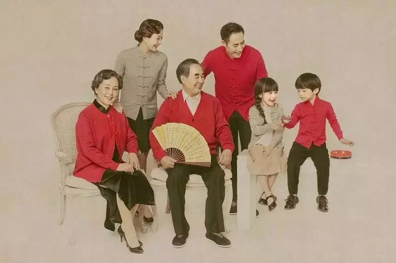 孝顺父母的暖心瞬间,孝顺父母感人正能量剧情短视频