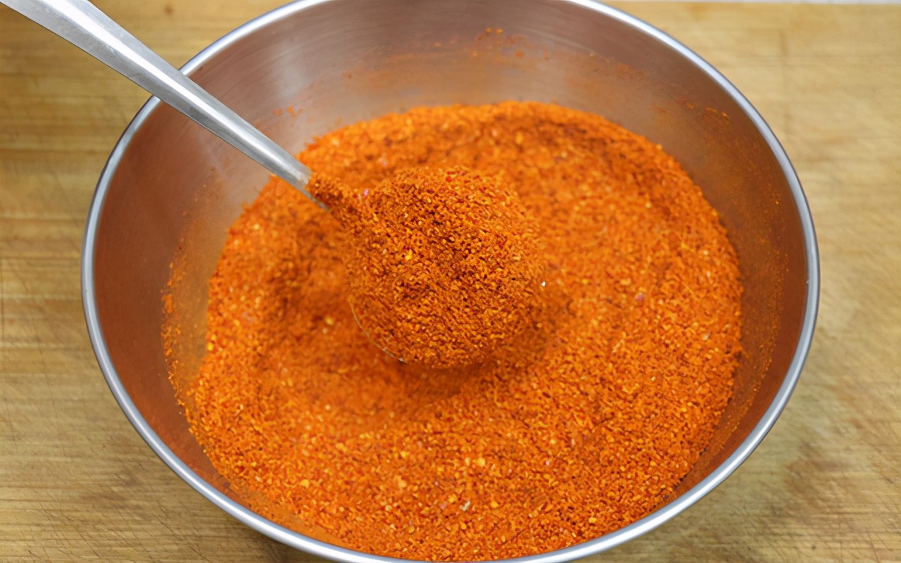 大厨教你秘制香辣红油,色泽红亮,味道醇厚,拌面蘸酱不可少