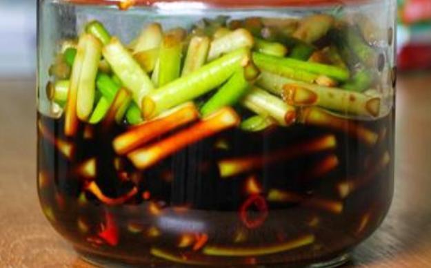 蒜苔炒肉炒到什么程度,为什么蒜苔炒肉蒜苔不入盐