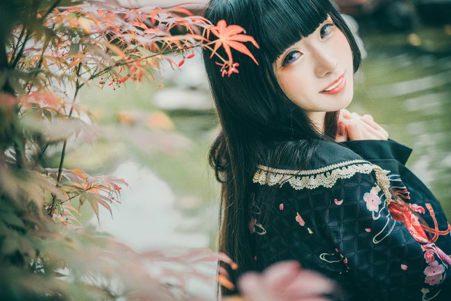 白衬衫紫色头发的二次元cosplay,最近火的cosplay二次元