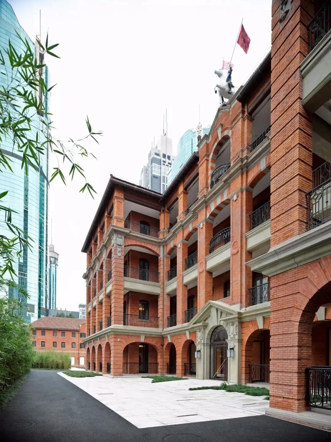 大牌为何喜欢抄小众品牌,大牌为什么喜欢黑白