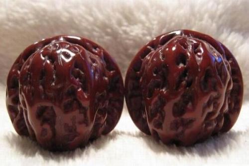 机刷核桃怎么看出是不是药水泡的,机刷核桃和手盘的区别