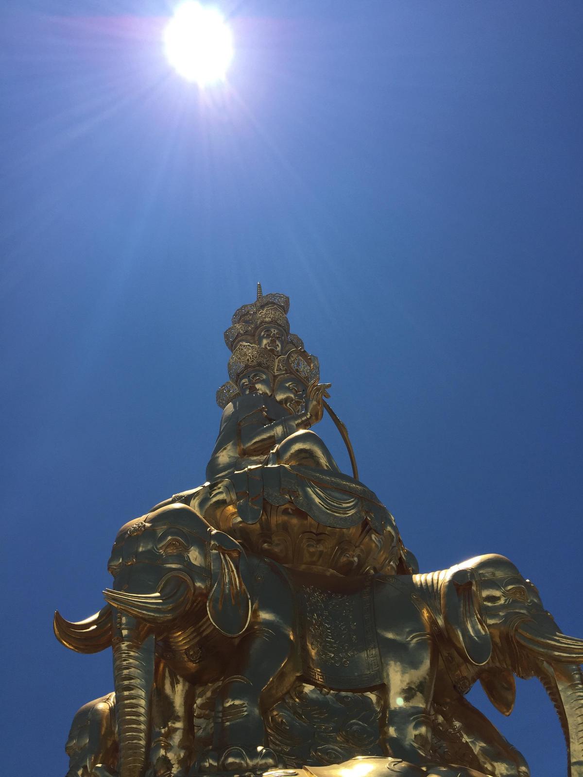 峨眉山登顶佛像,峨眉山登顶记完整版