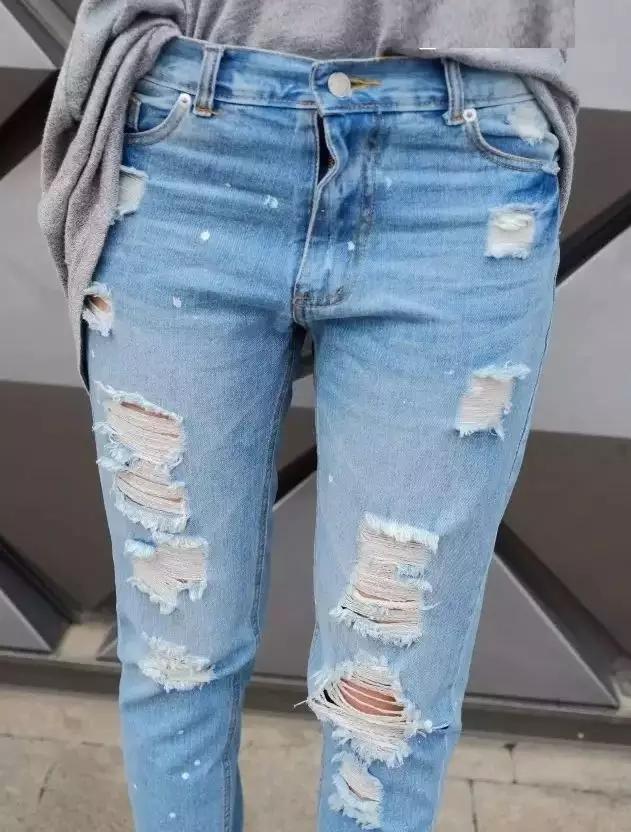 破洞牛仔裤居然被妈妈缝起来了,妈妈把破洞牛仔裤补好了