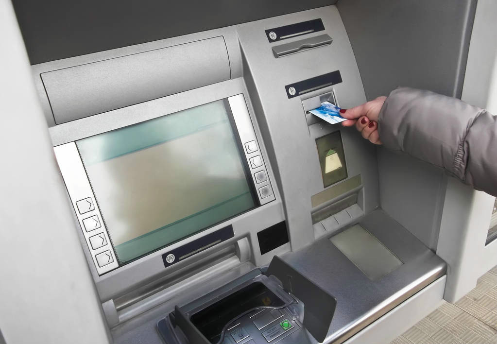 存款人去世银行存款如何取出,长辈去世了存款在银行怎么取出