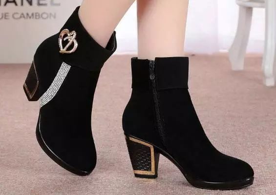 磨砂皮鞋脏了怎么处理,磨砂皮鞋脏了用什么擦最好