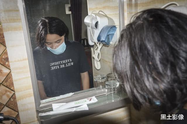 美女为生娃导致面部畸形,流浪街头自救:想活久一点,陪儿子长大