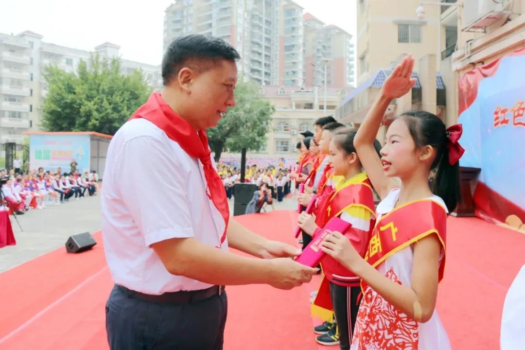 传承红色基因争做新时代少先队员,传承红色基因争做新时代好队员