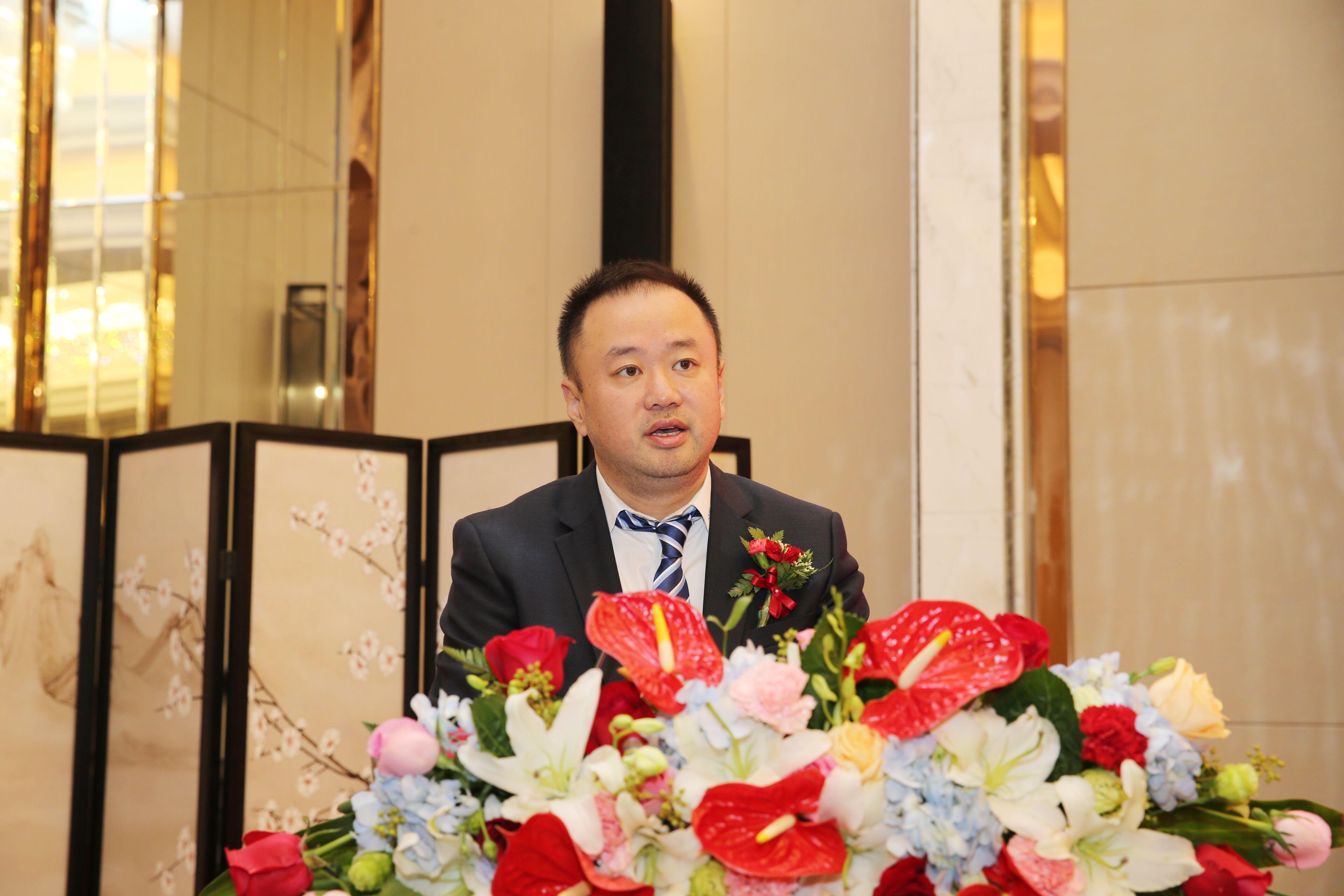 用5毛/只的手套，英科赚80亿，老板成为淄博首富，原因不只是新冠