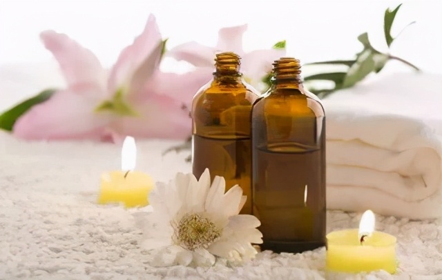 养发真的让头发变柔顺吗,洗头发让头发变得更柔顺的方法