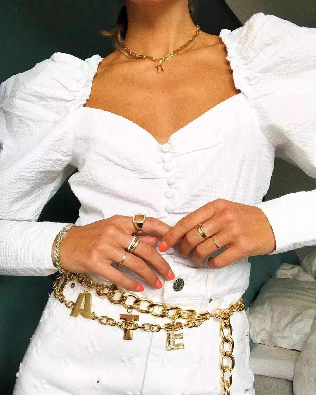 看一下明星的穿衣搭配,一起来看看明星的时尚搭配