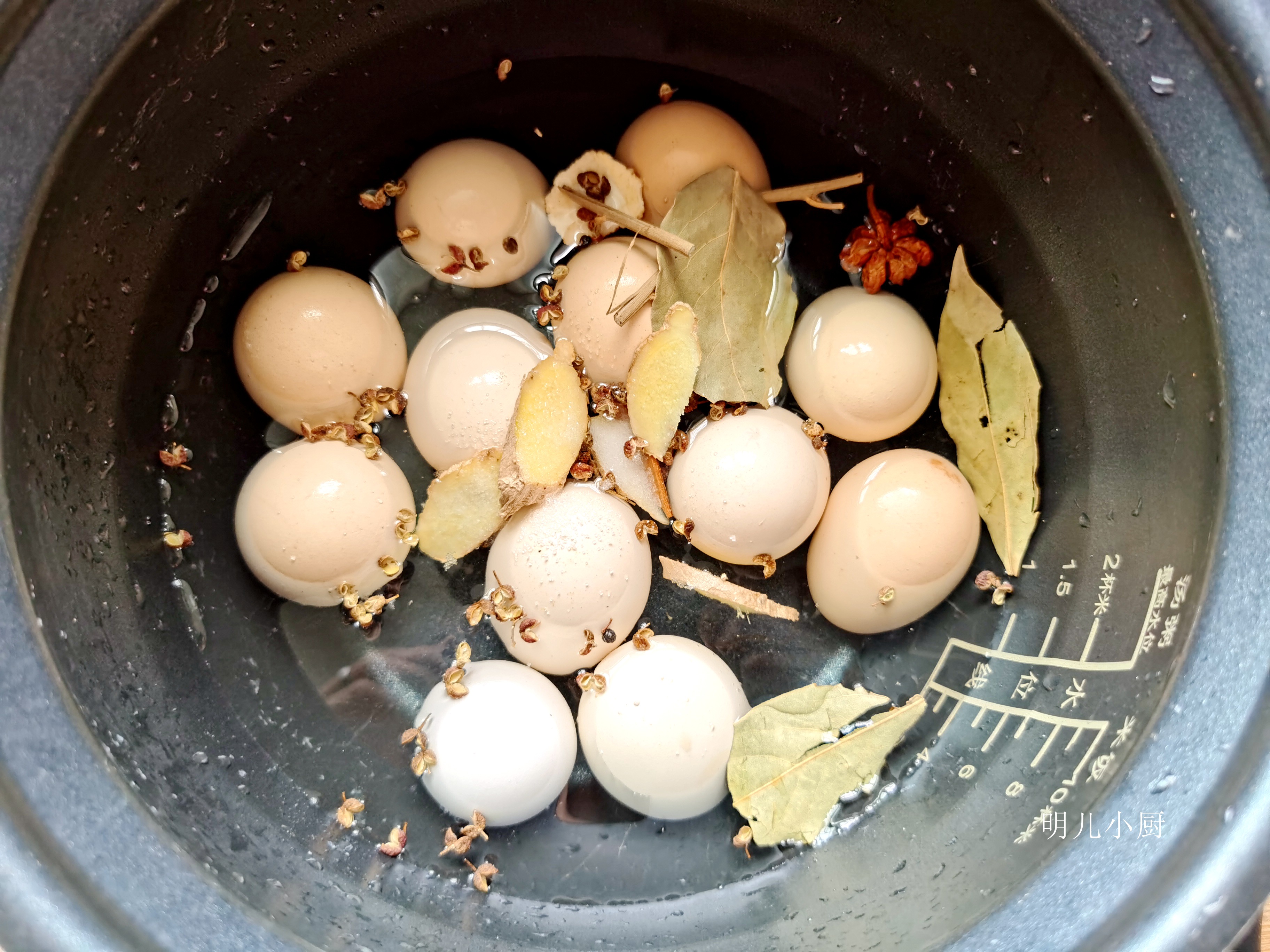 天热了就爱吃这碗面筋道爽滑,天热了就吃这道菜