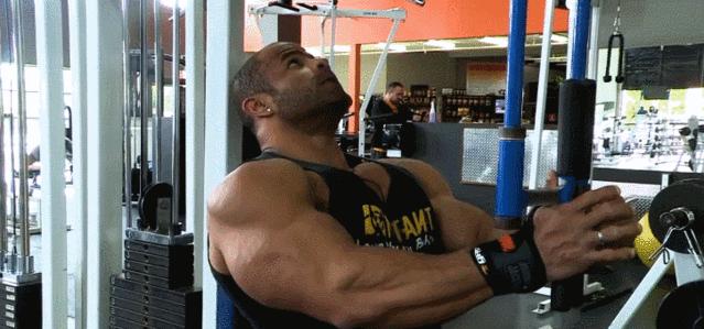 怎样锻炼胸大肌上部分,6个动作帮你练好紧致胸肌