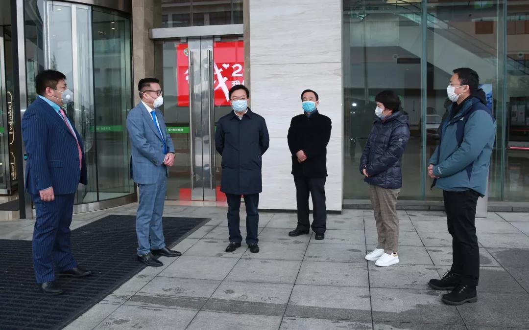 浦荣皋一行走访绿叶指导疫情防控工作