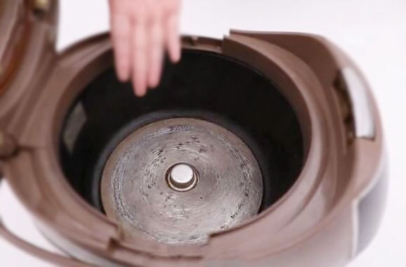 怎样洗电饭锅加热盘,电饭锅加热盘的清洗方法