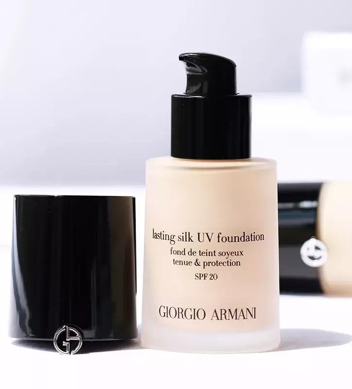 哪个粉底液遮瑕效果好不脱妆油皮,油皮公认最好用的粉底液前十