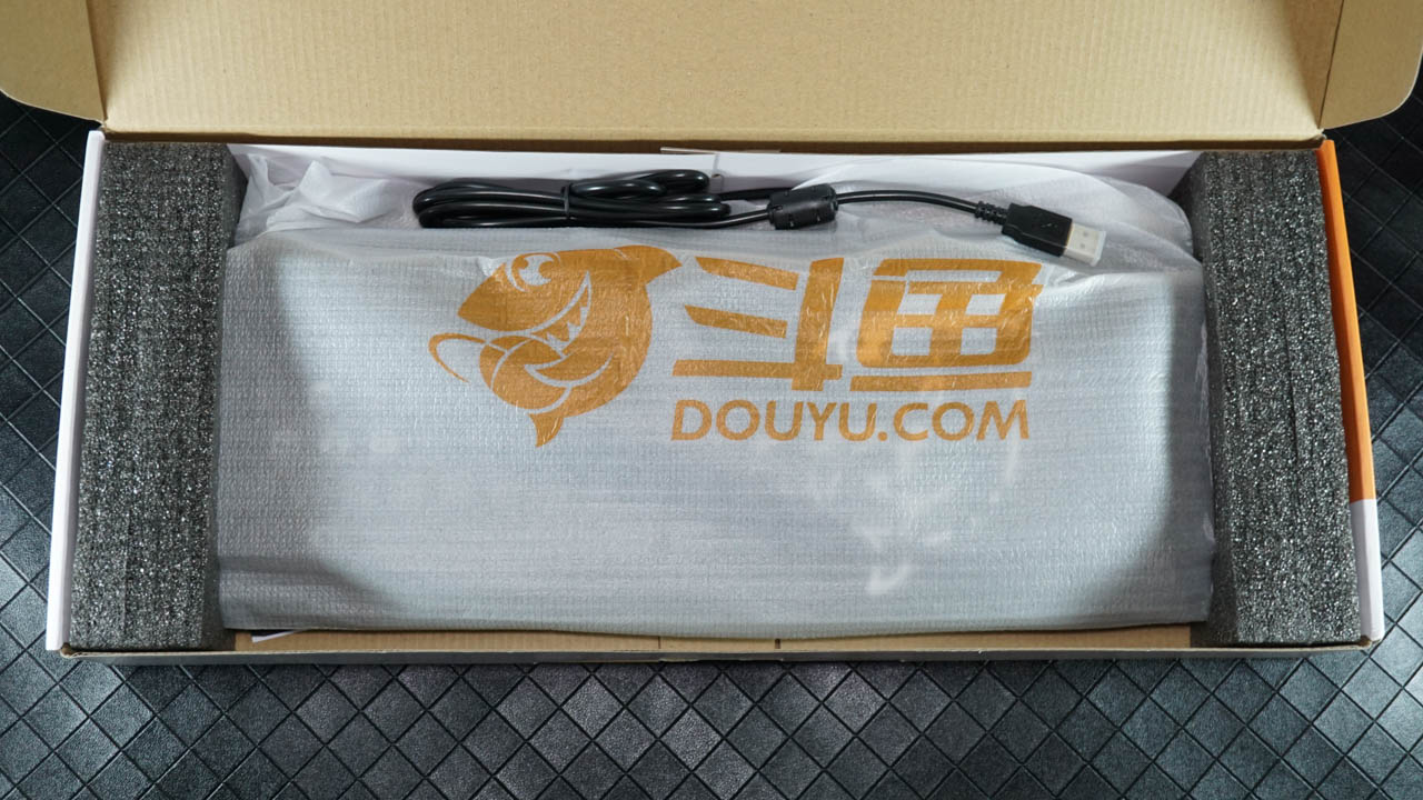 目前公认最好的矮轴机械键盘,樱花粉侧刻机械键盘