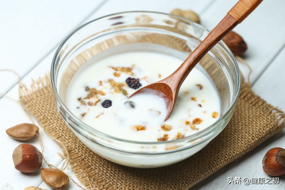 乳酸菌饮品忘记放冰箱，该不该扔了？