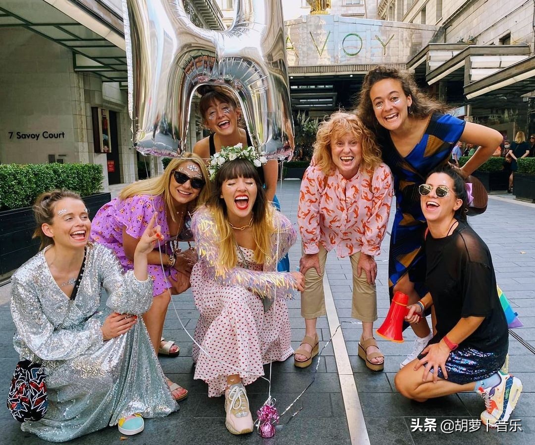 今日欧美圈：侃爷新专“果然”推迟，Grimes助阵Chromatica混音版