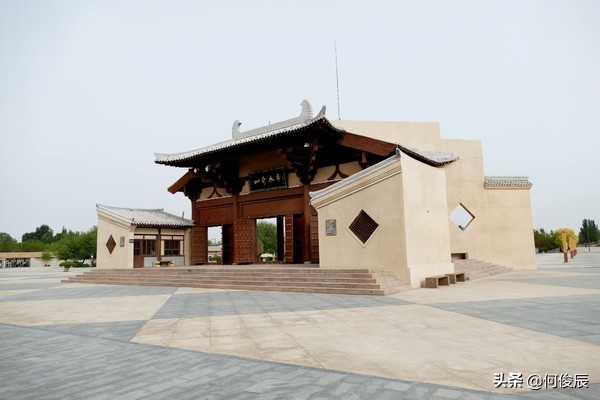 鸣沙山月牙泉堆满了游客,鸣沙山月牙泉景区