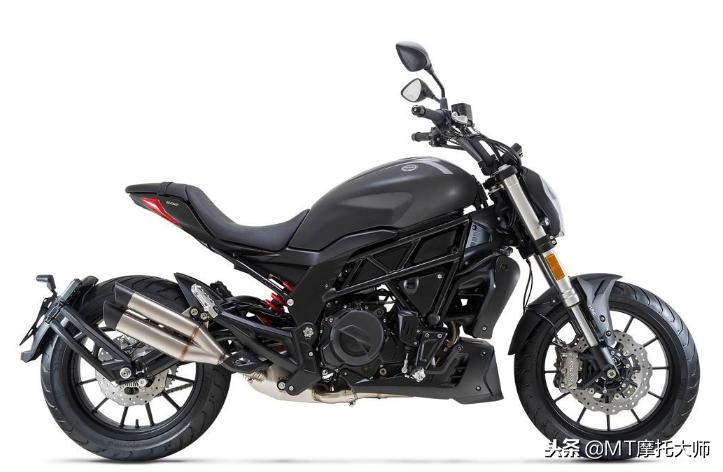 这款车售价39800元，配备鲍鱼卡钳，被称为国产大魔鬼，极速170km