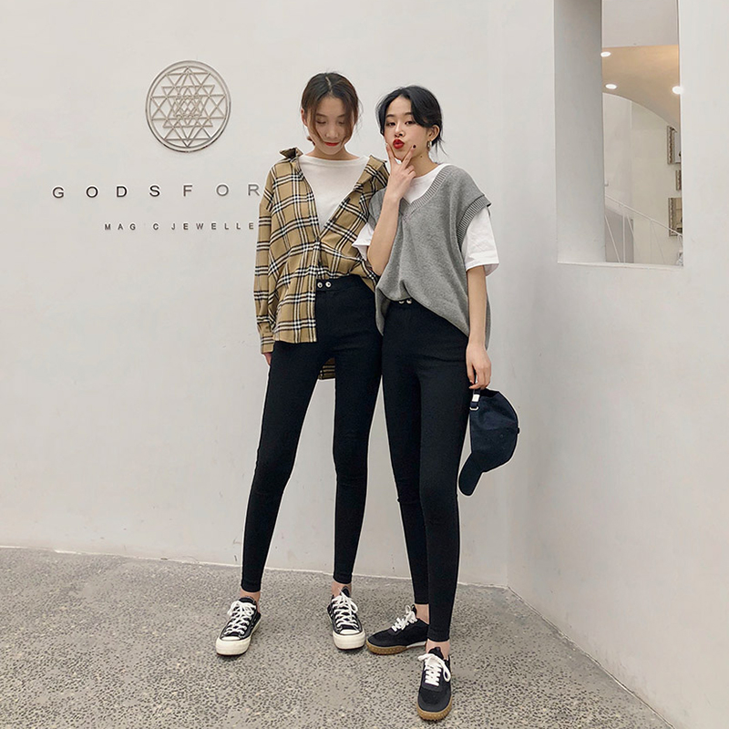 跟着抖音小姐姐们种草小脚魔术裤，这个秋天你就是腿精本精