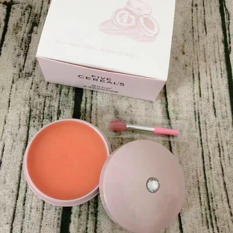 嘴巴干裂起皮推荐护唇油,秋冬季嘴唇干裂起皮这样涂