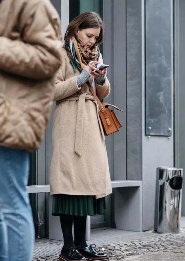 秋冬的裙子这样穿才好看,冬季裙子穿搭女2020高级感