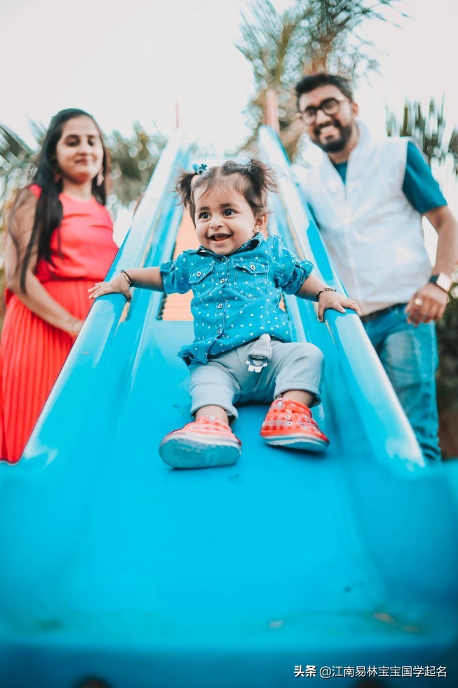 小宝宝出生应该取什么名字更好听,新生儿起名四个字好听的名字