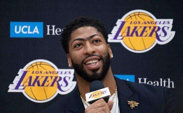 湖人季中锦标赛夺冠浓眉怒吼,湖人两次大逆转