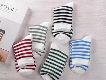 得了灰指甲一个传染俩动图,灰指甲一个传染俩是什么广告