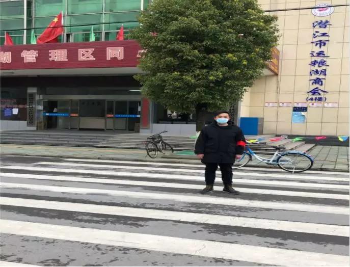 医护人员奔赴抗疫一线,带着家人一起踏上旅途