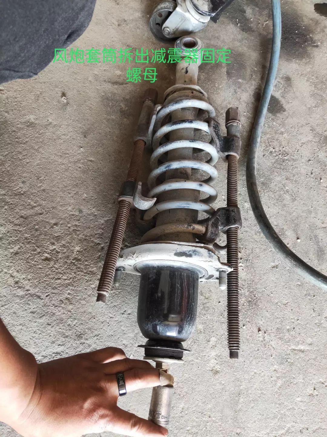 比亚迪f3更换丰田花冠减震器,丰田花冠后减震更换视频