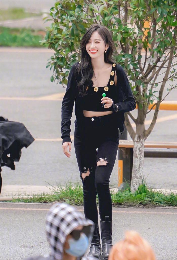 杨幂特别火袜子鞋,杨幂同款烟筒靴鞋子搭配