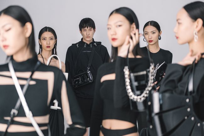 你没见过的大秀新玩法——鞋王百丽打造首个鞋履CG虚拟秀场