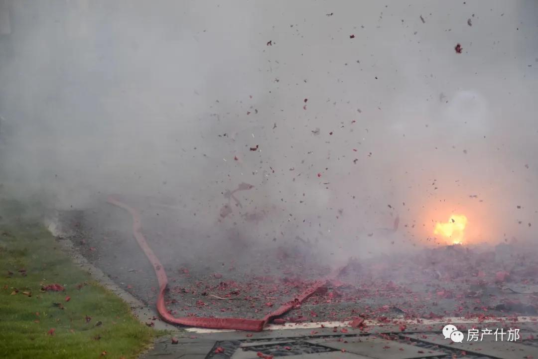 什邡多家本土开发商、施工方齐聚城西这栋叠拼内，所为何事？